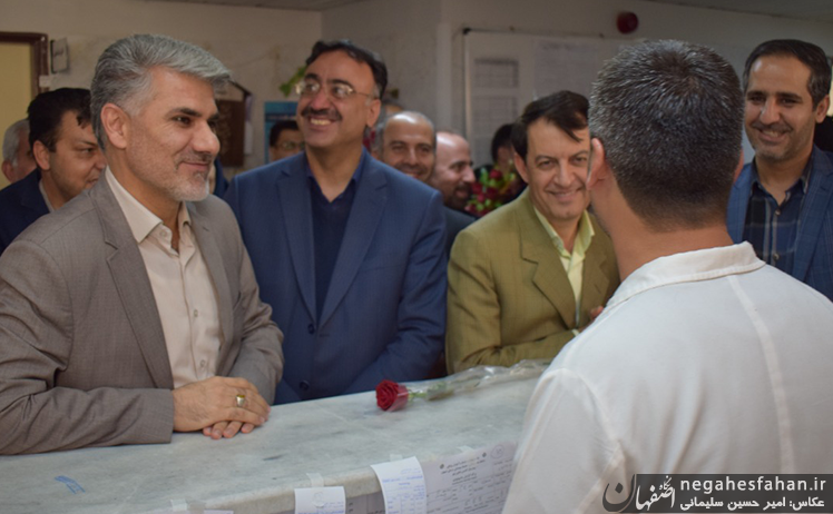 بازدید مسئولین شهرستان از بیمارستان گلدیس شاهین شهر