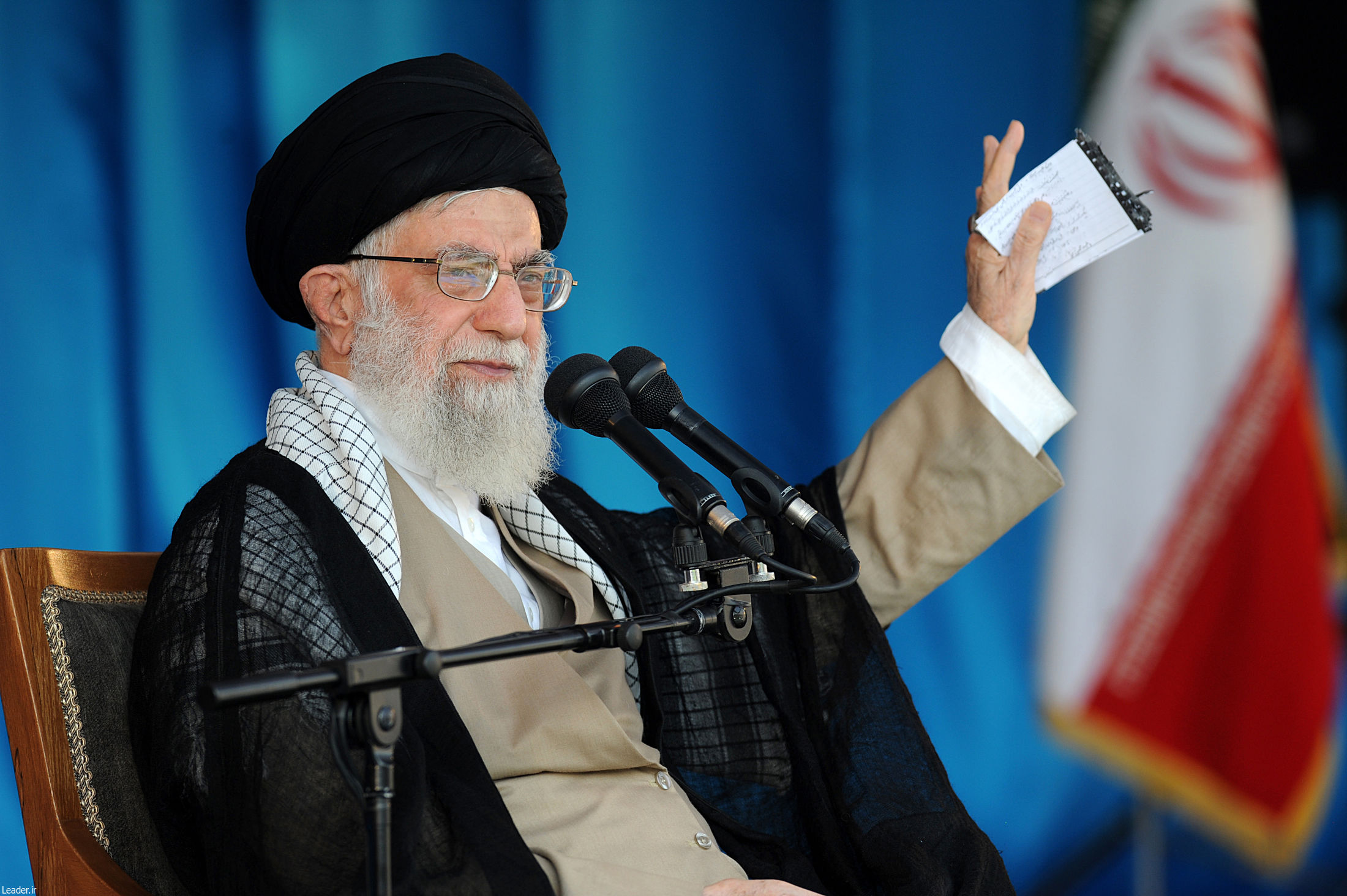حضرت آیت الله خامنه ای رهبر معظم انقلاب اسلامی در اجتماع عظیم و پرشکوه بسیجیان در ورزشگاه یکصد هزار نفری آزادی