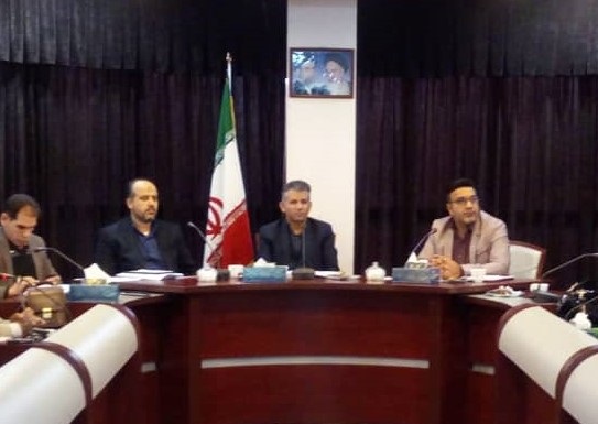 باید استفاده از کالاها و تولیدات داخلی مردمی شود