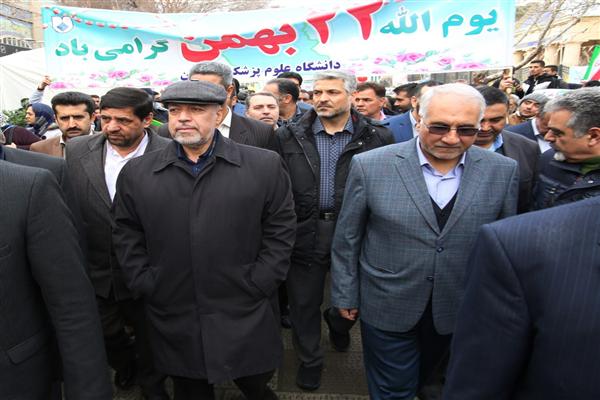 شور و نشاط امروز یادآور همان شور 22 بهمن 57 است